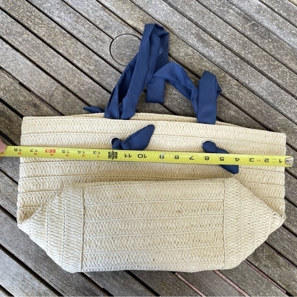 Neiman Marcus Straw Tote Bag NAVY Fabric Straps Natural Beige Rattan  Beach - Picture 10 of 10